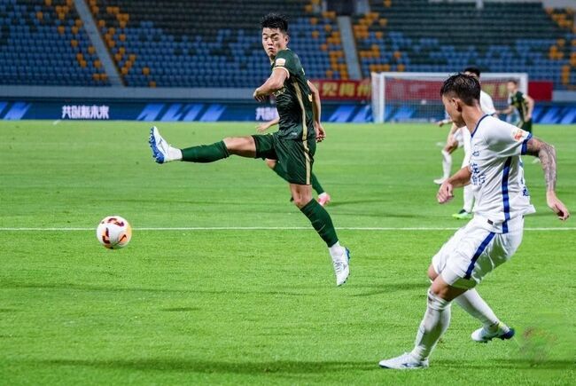 Màn thư hùng kịch tính Qingdao Jonoon vs Zhejiang FC