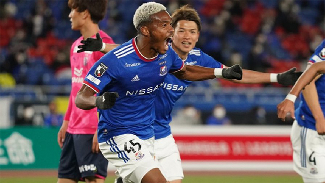 Màn thư hùng kịch tính Kyoto Sanga vs Yokohama FC